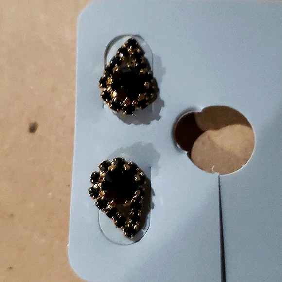 Simons Earrings - Picture 2 of 2
